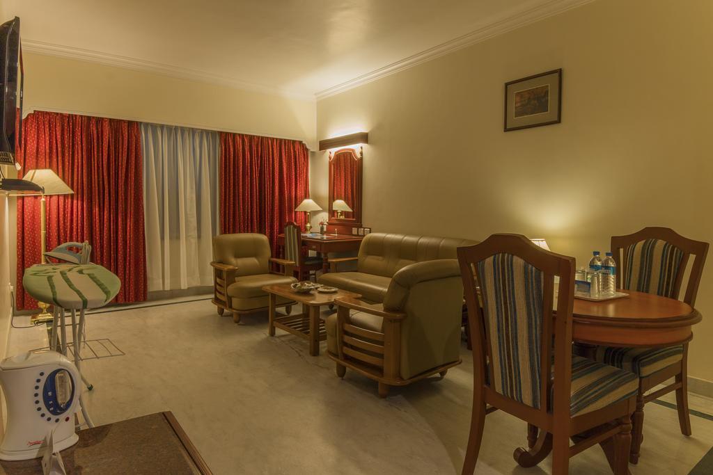 Hotel Annamalai International Pondicherry Esterno foto